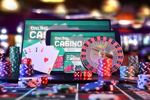 Live Sic Bo Dadu table with three dice and betting layout